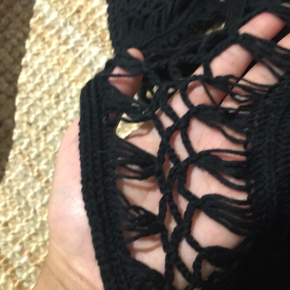 Cool edgy crochet top - Picture 4 of 4